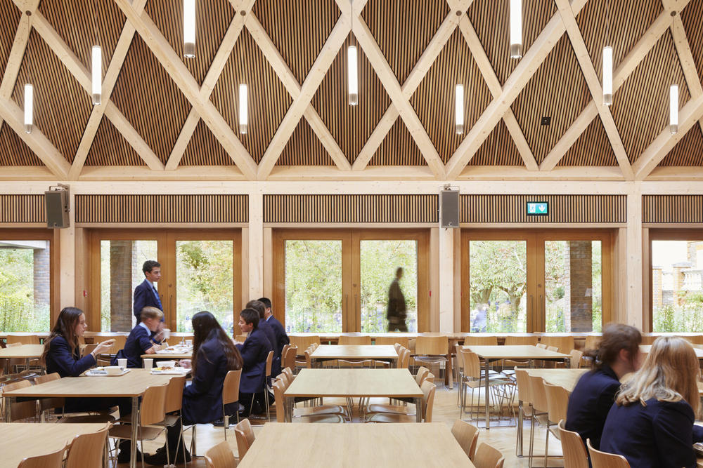 英国 Ibstock Place 学校食堂 | 和谐校园中心的灵活空间