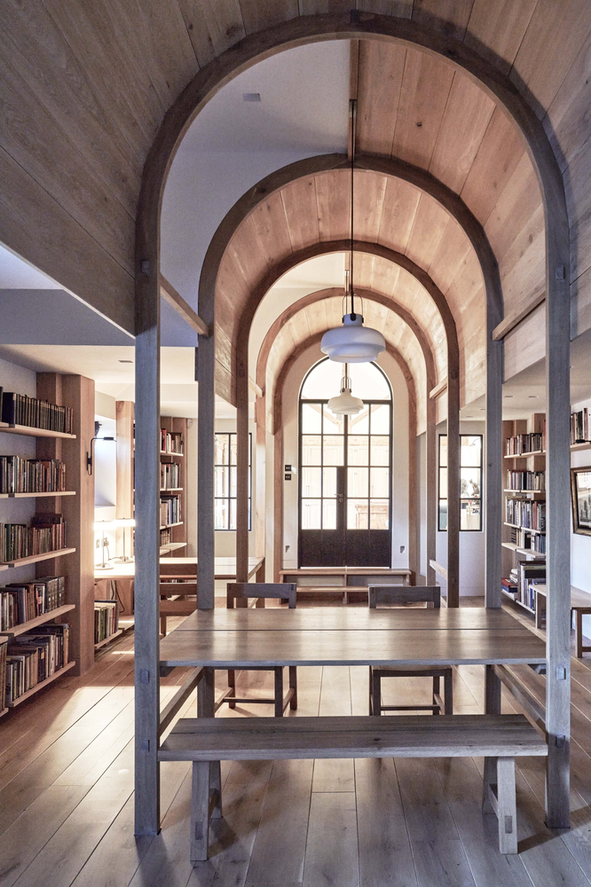 Crawshaw Architects 打造乡村图书馆，从牛棚到知识的华丽蜕变