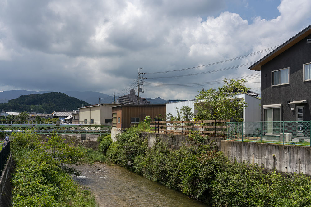 川端河岸的家具展示空间——日本大阪 Kawachinagano 别墅设计