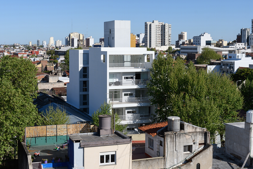 Ocantos 235 公寓楼 | 理性而现代的住宅设计