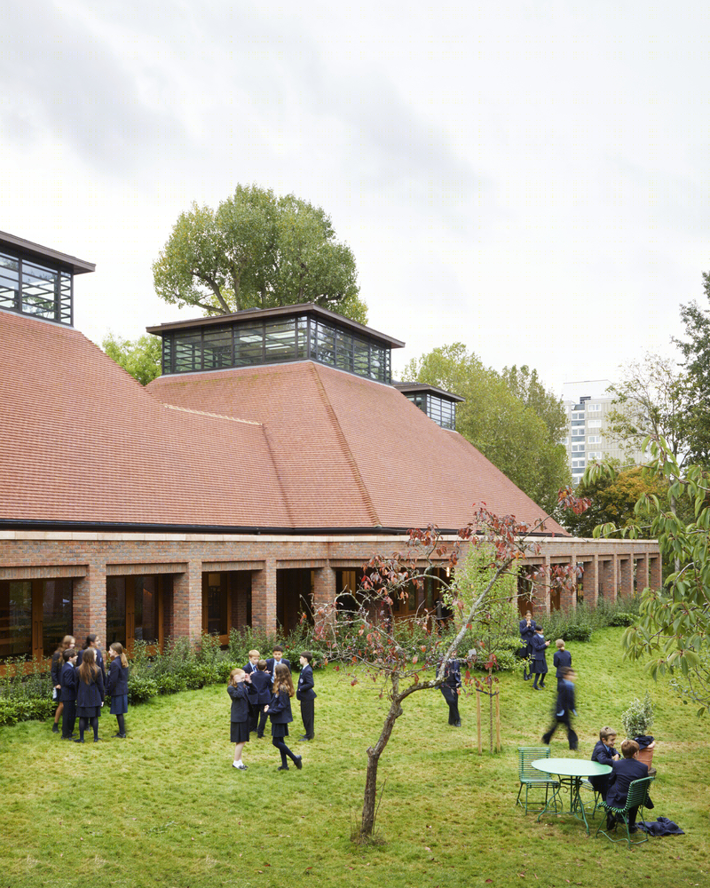 英国 Ibstock Place 学校食堂 | 和谐校园中心的灵活空间