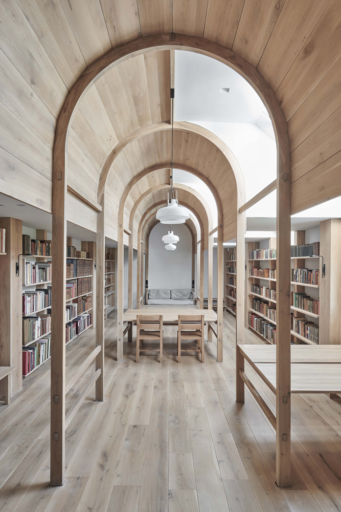 Crawshaw Architects 打造乡村图书馆，从牛棚到知识的华丽蜕变