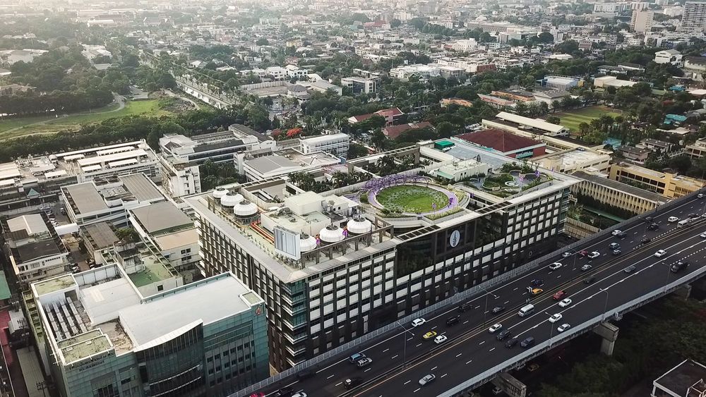 曼谷医院绿色屋顶疗养花园 | 融入自然的健康空间