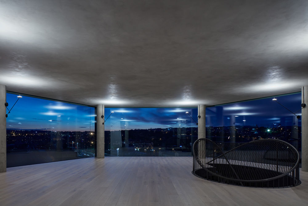 Prague Penthouse | 城市景观与室内空间的边界融合