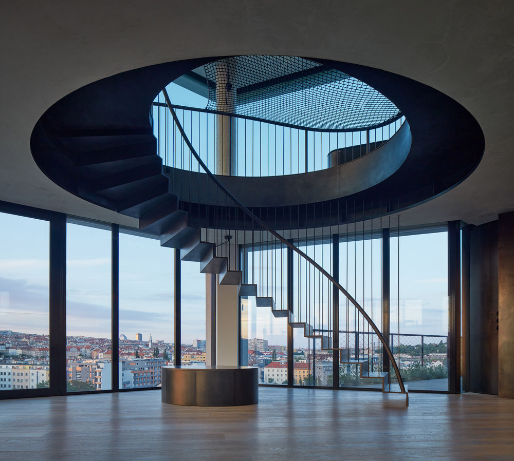 Prague Penthouse | 城市景观与室内空间的边界融合