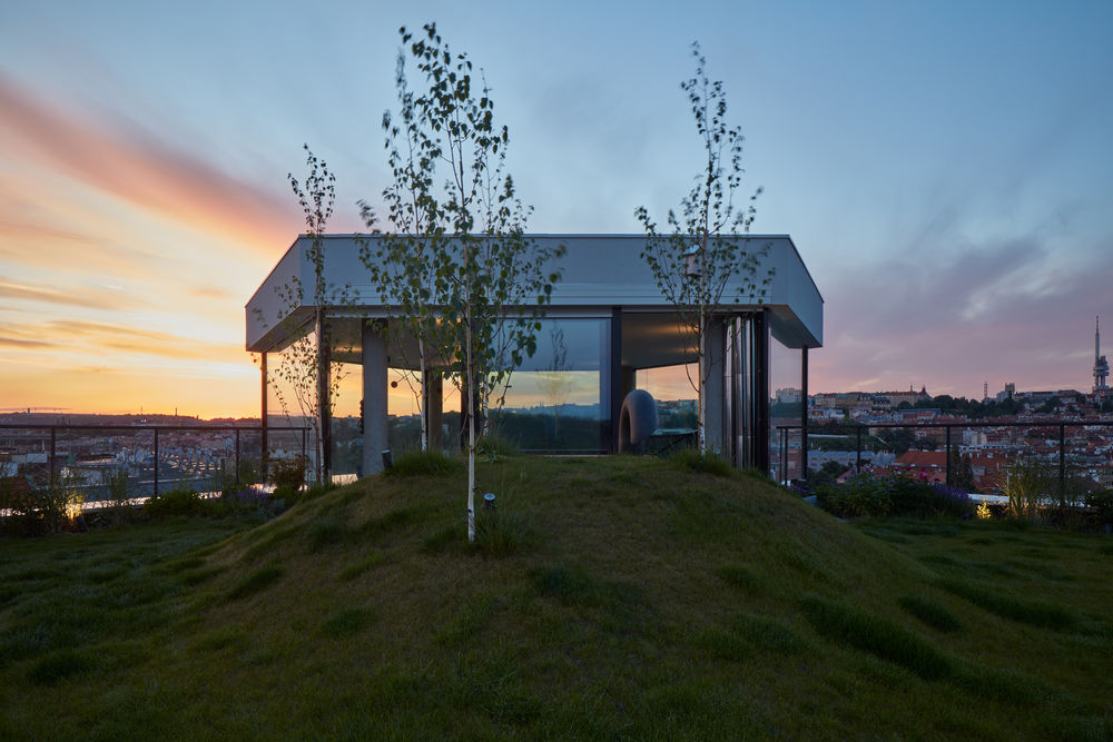 Prague Penthouse | 城市景观与室内空间的边界融合