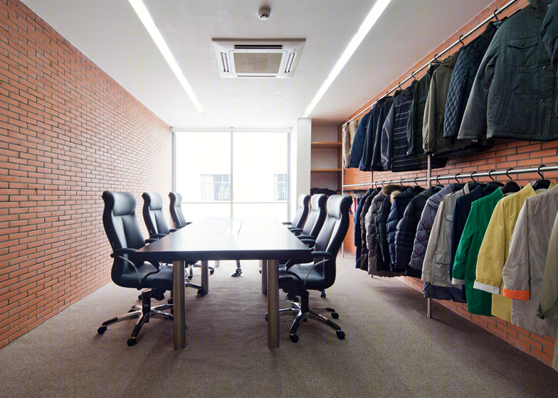 越南胡志明市 Viet Vuong Co. Ltd 工厂改造 | 工业风与自然元素的融合