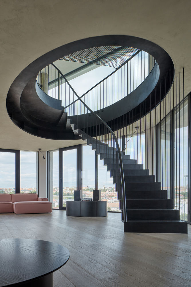 Prague Penthouse | 城市景观与室内空间的边界融合