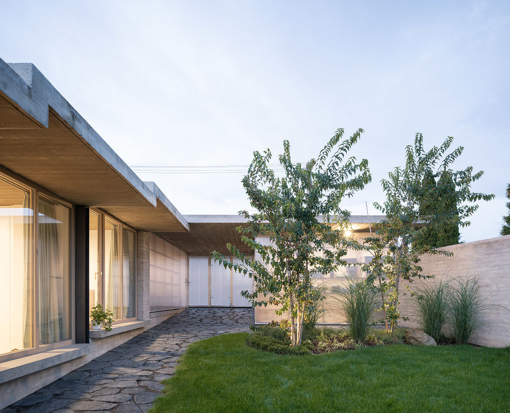 Lanškroun 住宅 | 充满生机的现代单层花园别墅