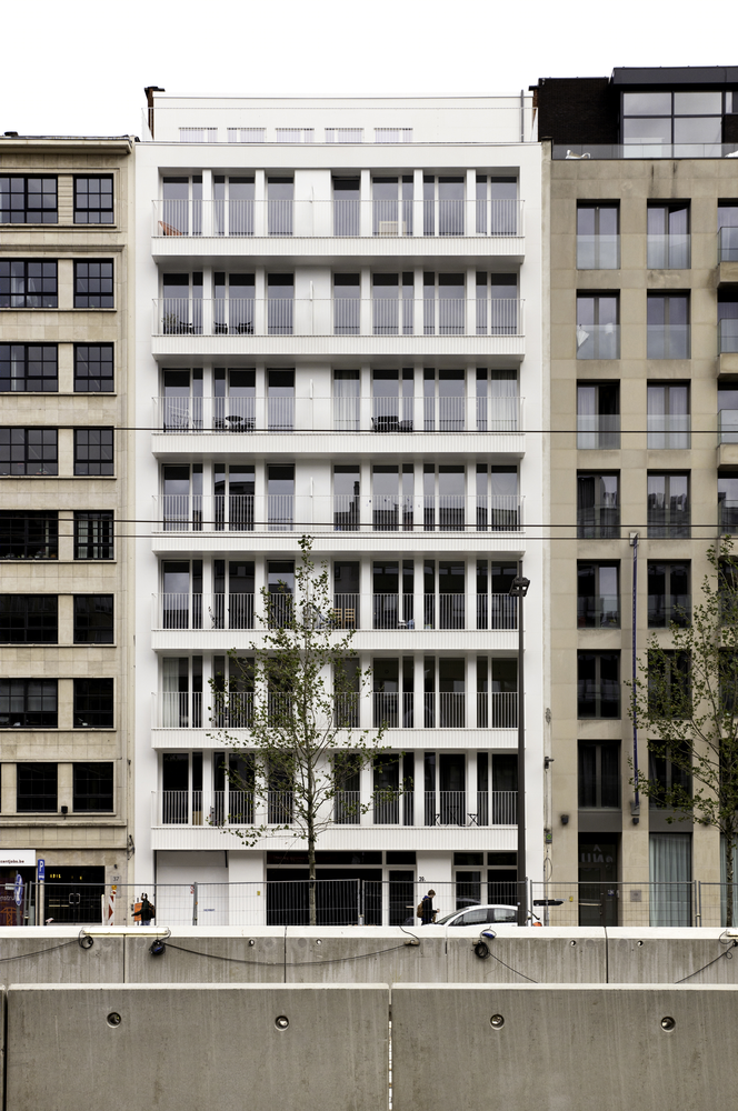 Antwerp 城市中心 70 年代后现代办公楼改造公寓设计