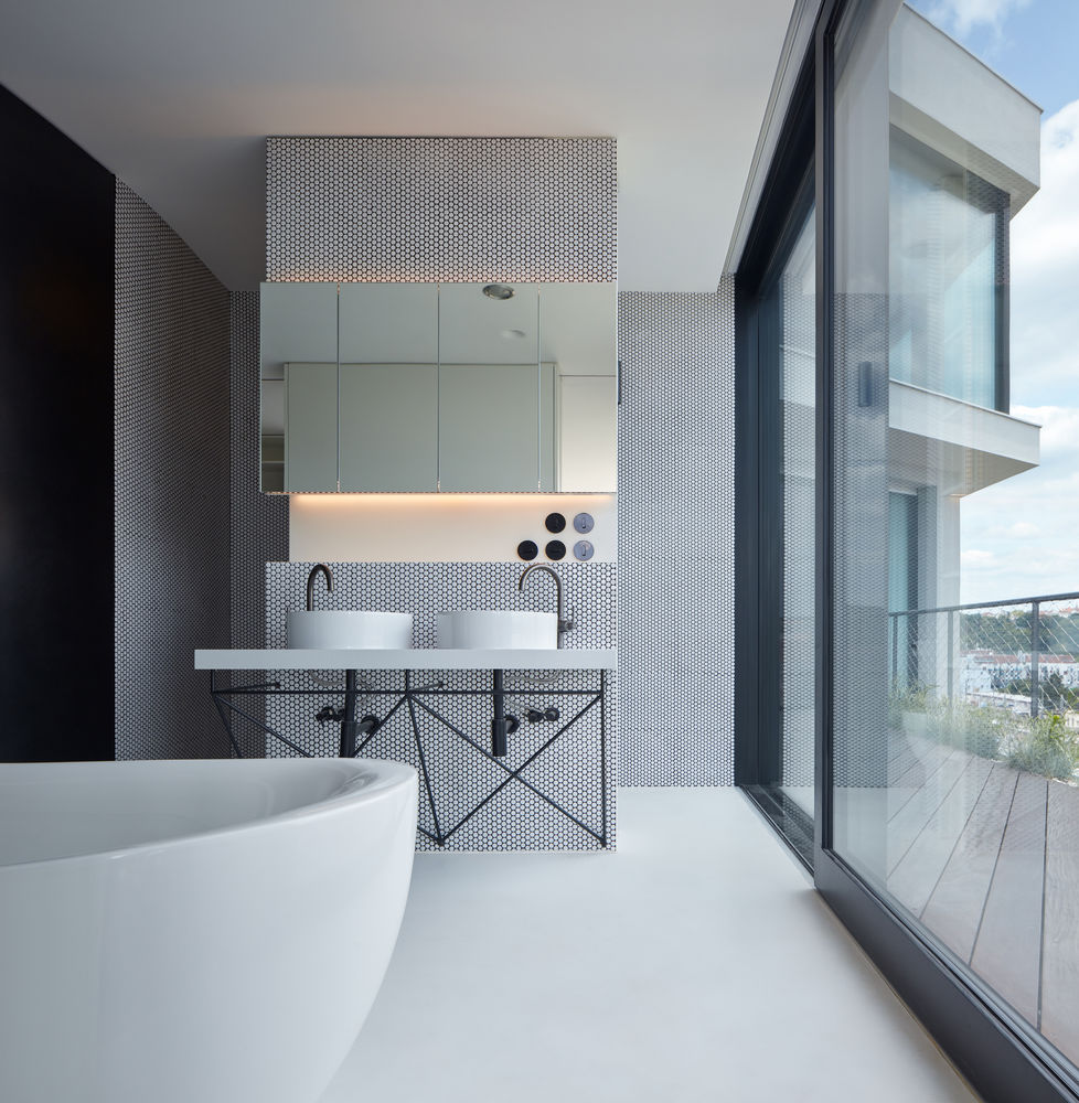 Prague Penthouse | 城市景观与室内空间的边界融合