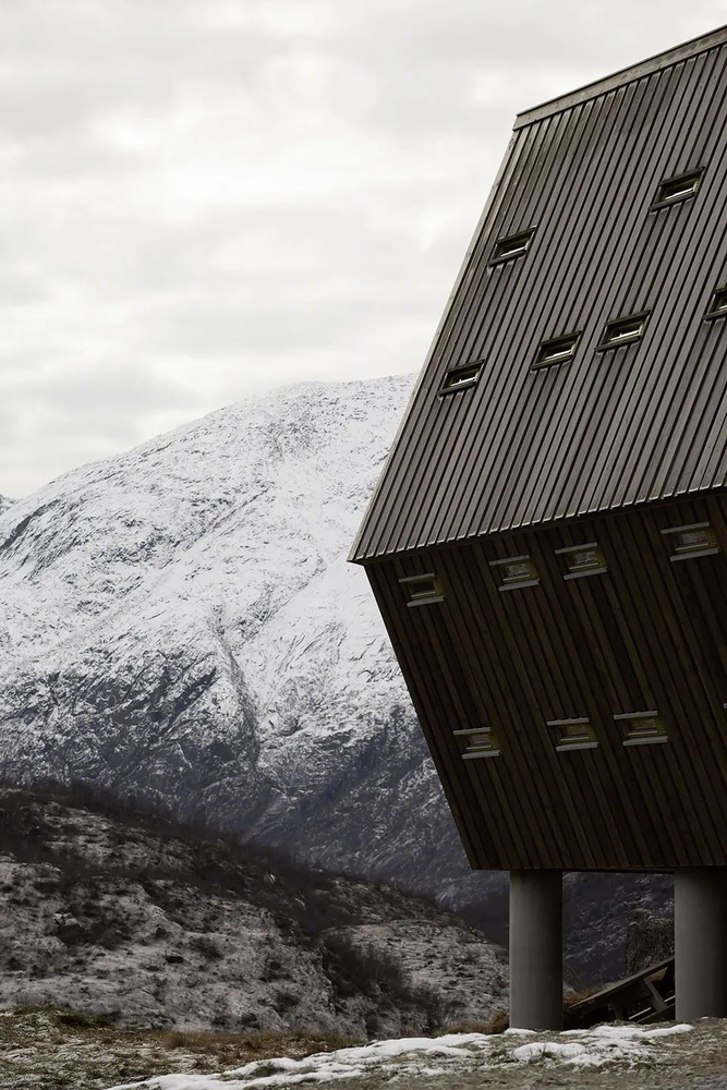 挪威冰川旁五角形木屋群——Snøhetta 的生态旅游设计