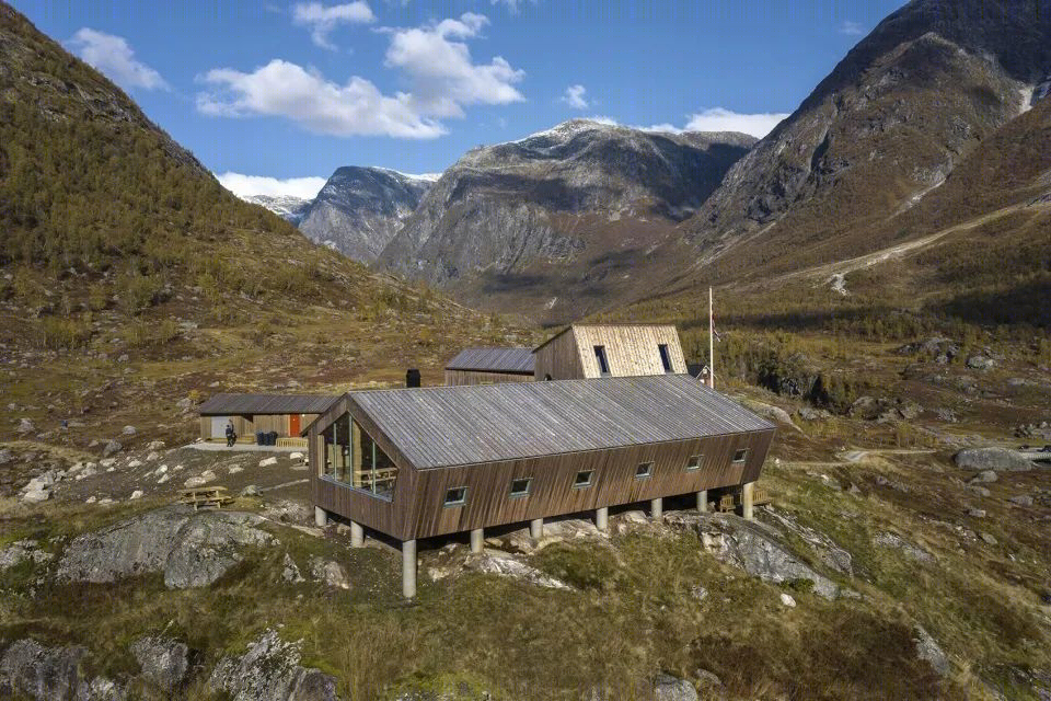 挪威冰川旁五角形木屋群——Snøhetta 的生态旅游设计