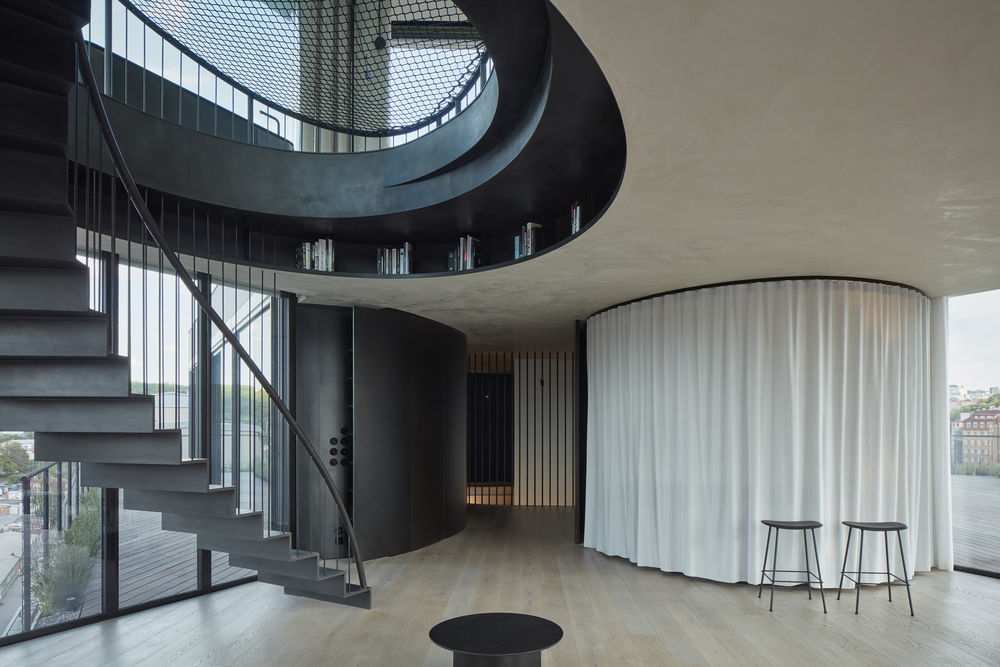 Prague Penthouse | 城市景观与室内空间的边界融合