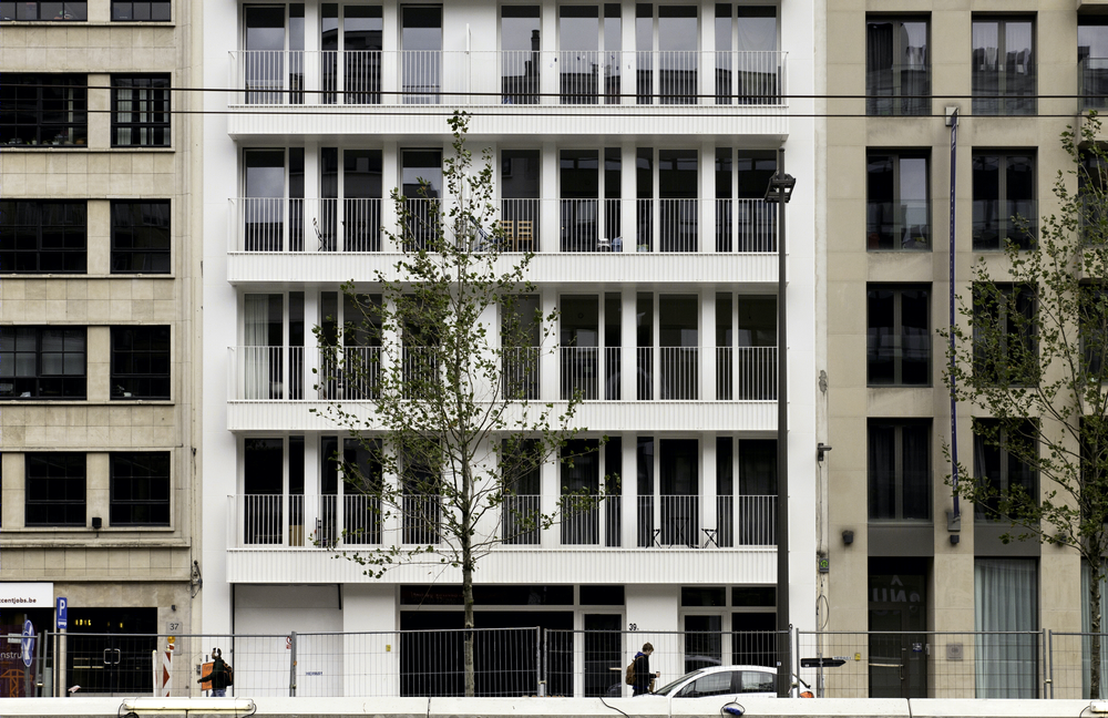 Antwerp 城市中心 70 年代后现代办公楼改造公寓设计