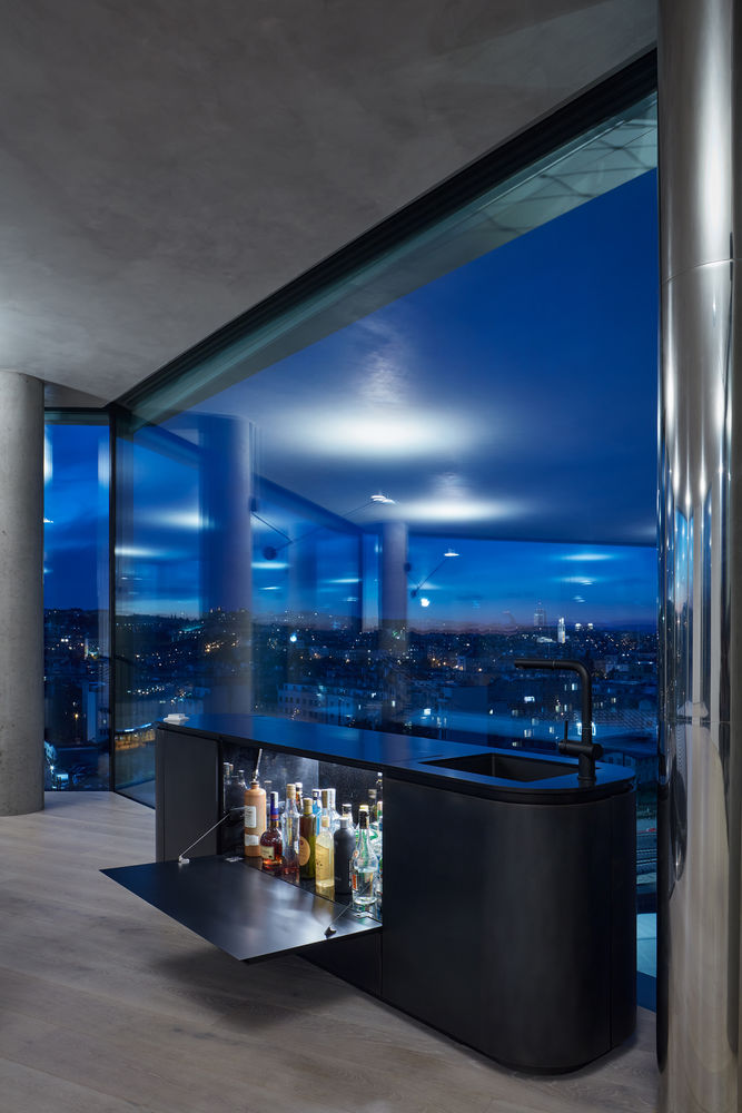 Prague Penthouse | 城市景观与室内空间的边界融合