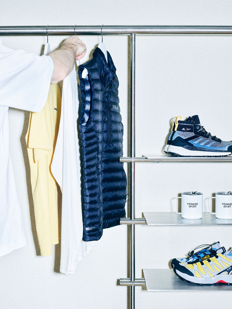 Snøhetta 打造独特太空风格鞋店 Moniker Sport