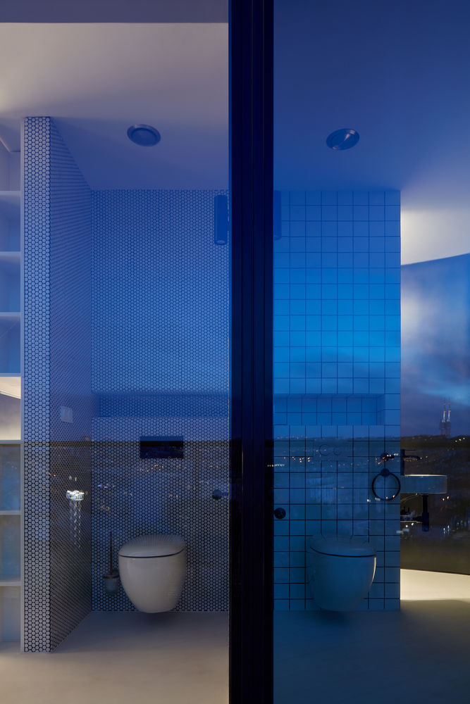 Prague Penthouse | 城市景观与室内空间的边界融合