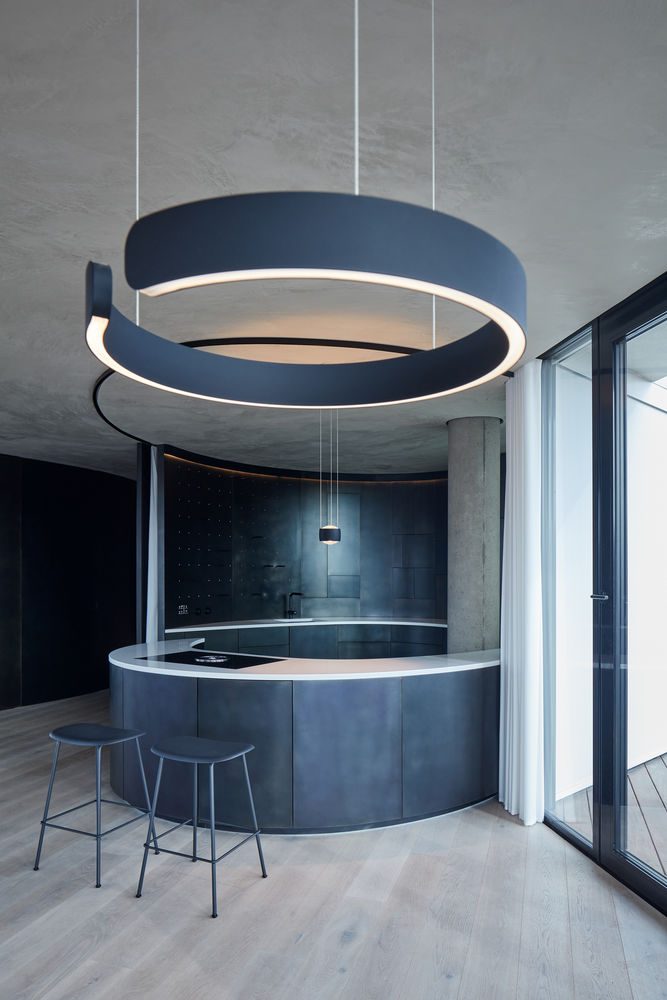 Prague Penthouse | 城市景观与室内空间的边界融合