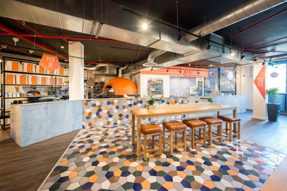 简约创意打造 First Base Pizzeria 快餐店