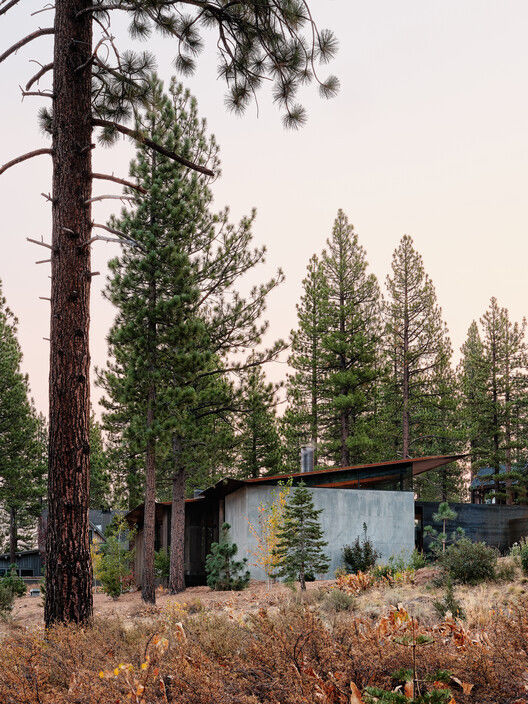 美国 Sierra Nevada Mountains 自建房 CAMPout | 融入自然的防火设计