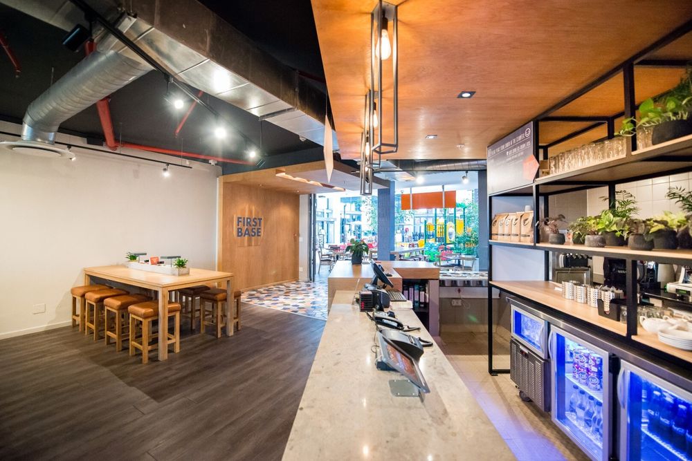 简约创意打造 First Base Pizzeria 快餐店