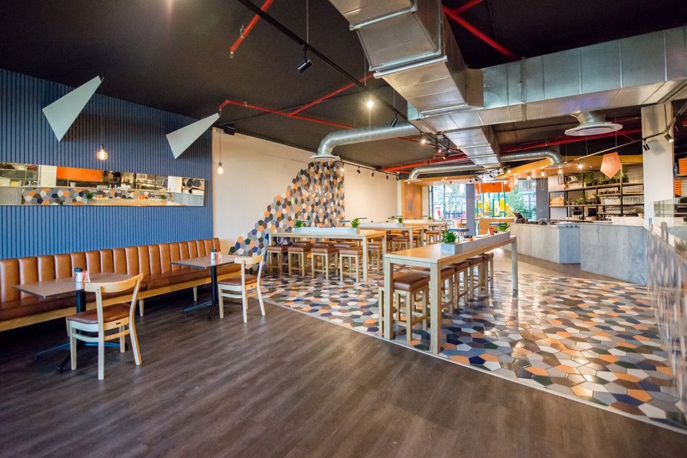 简约创意打造 First Base Pizzeria 快餐店