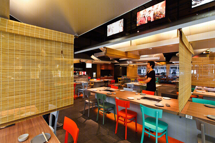 曼谷 Coca Grill 餐厅 | 街头风情的室内设计