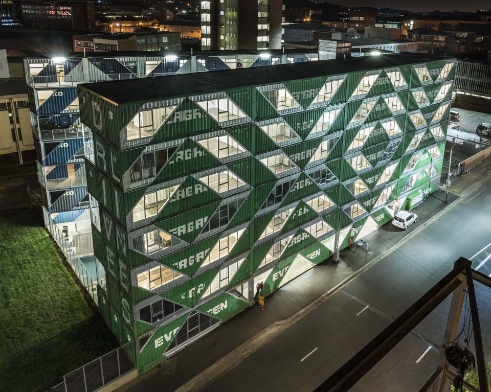 南非约翰内斯堡 Drivelines Studios 住宅楼——集装箱搭建的城市新生活