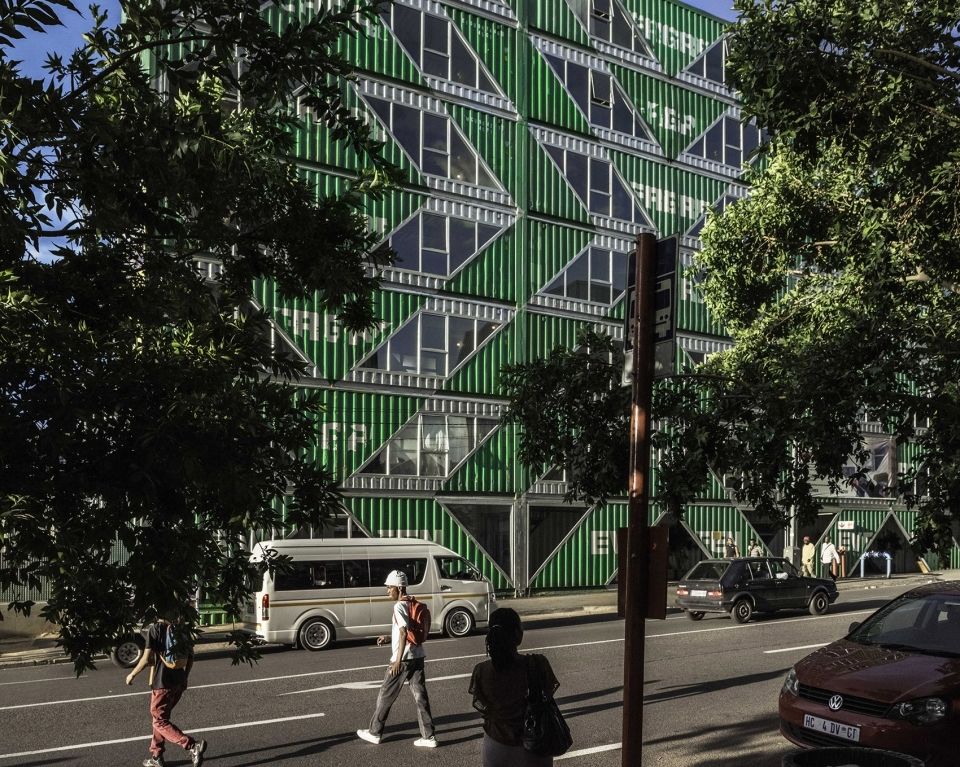 南非约翰内斯堡 Drivelines Studios 住宅楼——集装箱搭建的城市新生活