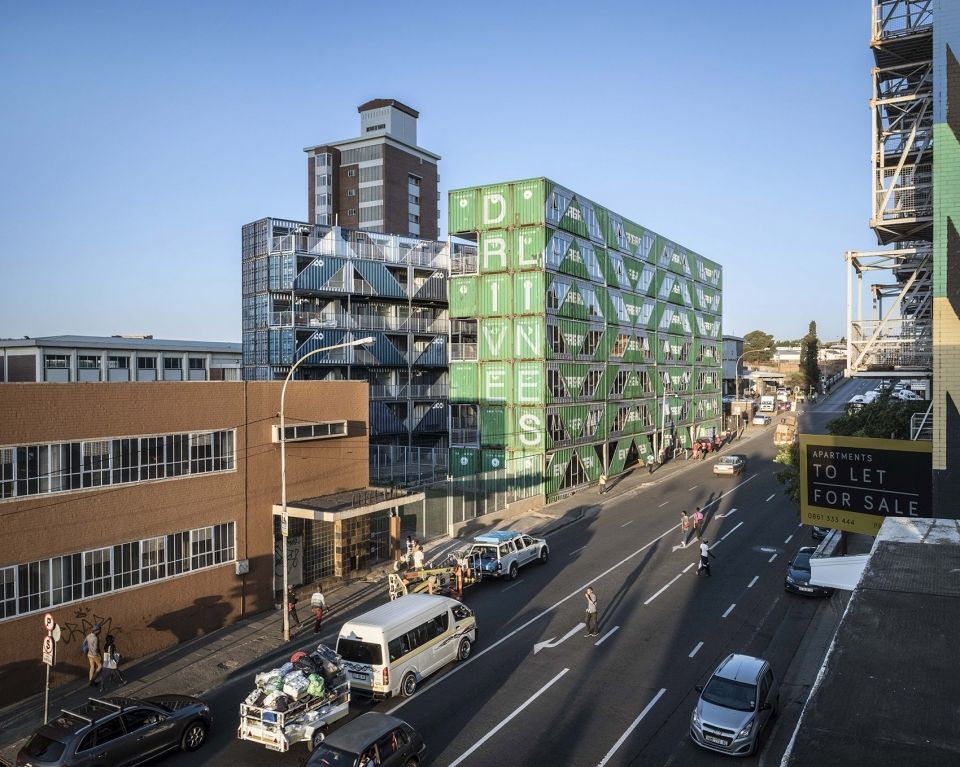 南非约翰内斯堡 Drivelines Studios 住宅楼——集装箱搭建的城市新生活