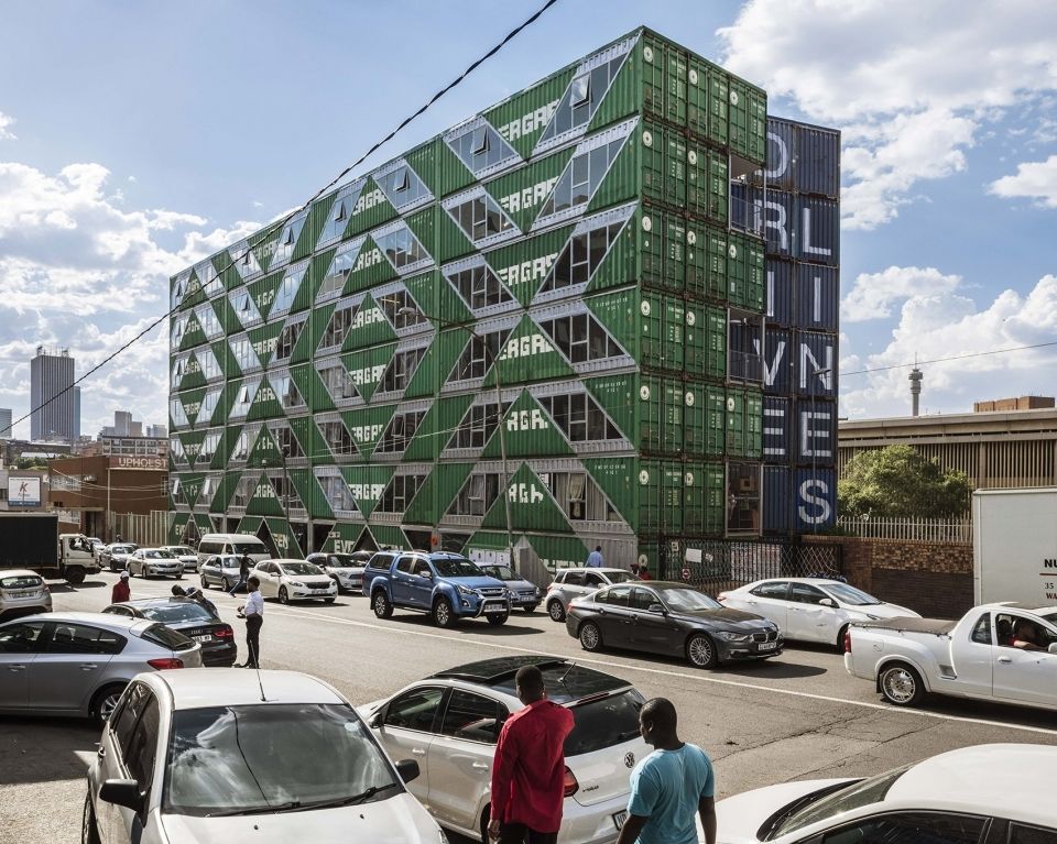 南非约翰内斯堡 Drivelines Studios 住宅楼——集装箱搭建的城市新生活