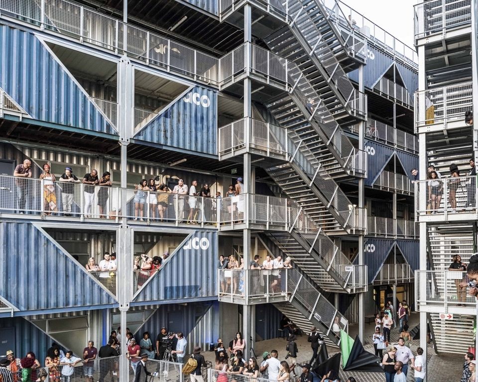 南非约翰内斯堡 Drivelines Studios 住宅楼——集装箱搭建的城市新生活