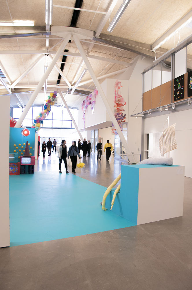 加州艺术学院多彩展厅 | 破除空间层级，优化展览体验