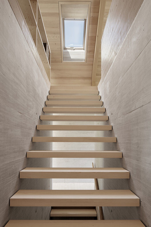 融合自然的 Höller House | 室内外透明度的艺术把握