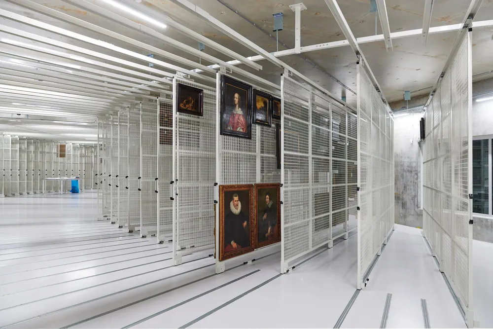 荷兰鹿特丹艺术仓库 | 镜面立面展现城市景观