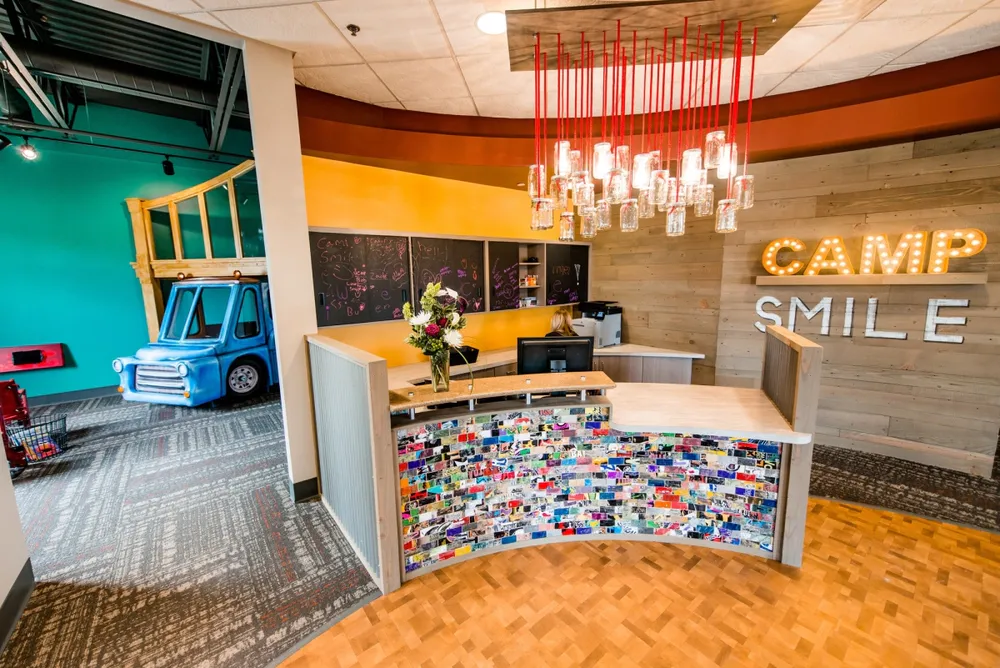 趣味与质感并重，Camp Smile 儿童口腔医院设计