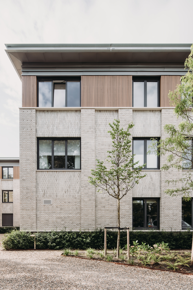 VanOmmeren-architecten 打造荷兰 Bloemendaal 绿色别墅式公寓