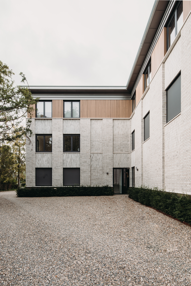 VanOmmeren-architecten 打造荷兰 Bloemendaal 绿色别墅式公寓