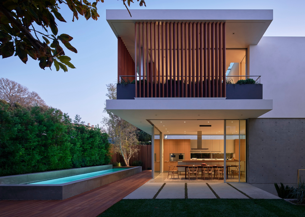 Montalba Architects 打造绿意环绕的垂直庭院别墅 SL2 House