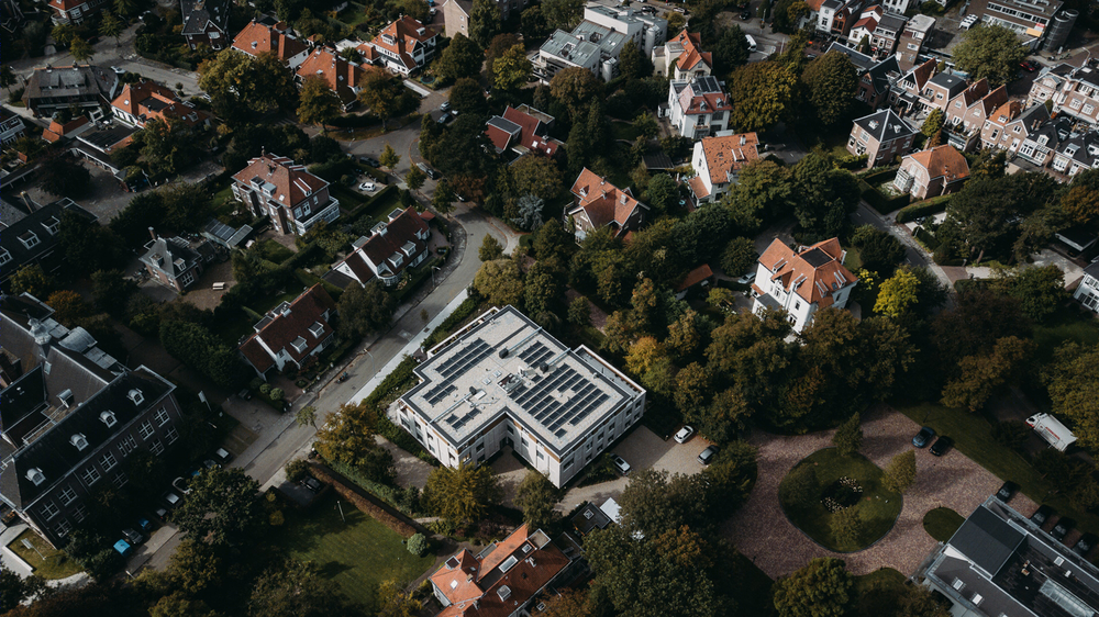 VanOmmeren-architecten 打造荷兰 Bloemendaal 绿色别墅式公寓