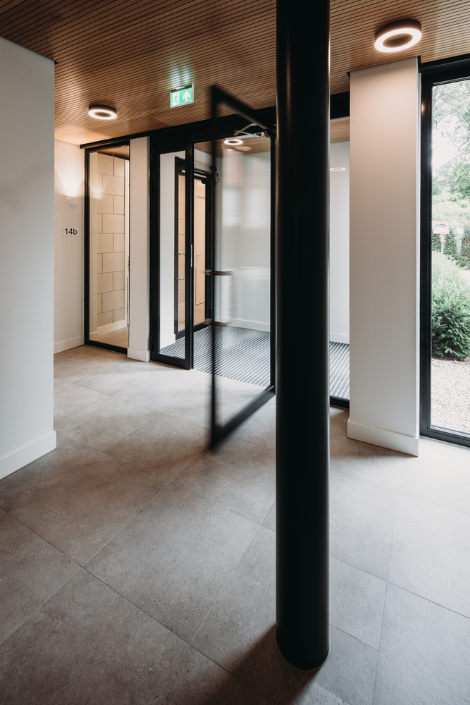 VanOmmeren-architecten 打造荷兰 Bloemendaal 绿色别墅式公寓