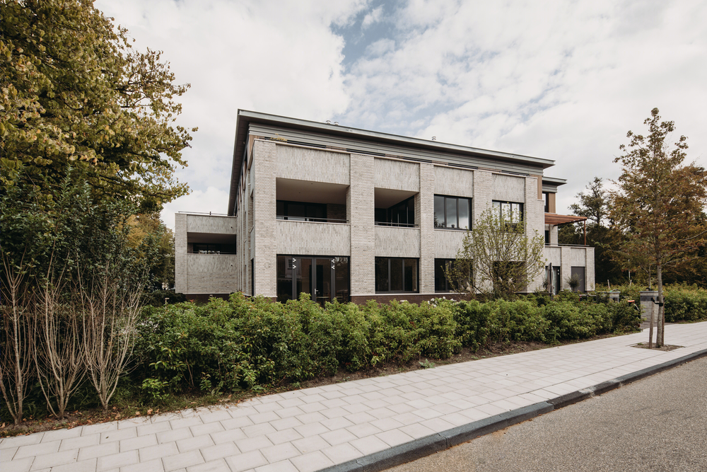 VanOmmeren-architecten 打造荷兰 Bloemendaal 绿色别墅式公寓