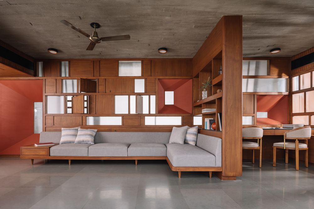 A House Without Elevations: Enclosure by Design Ni Dukaan.