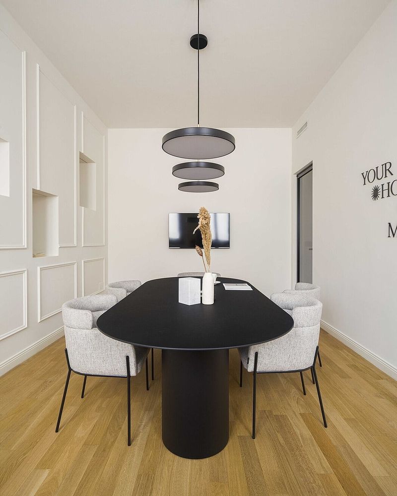Elas Real Estate Office: A Harmonious Blend of Classic and Modern Design