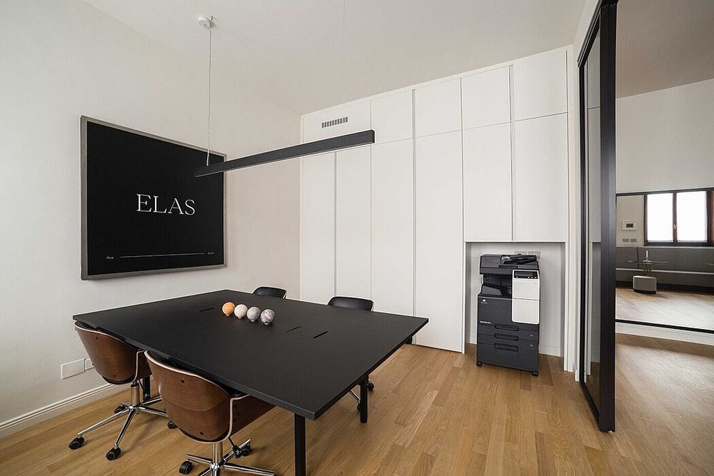 Elas Real Estate Office: A Harmonious Blend of Classic and Modern Design