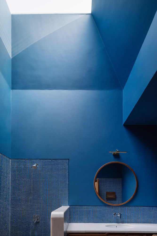 A House Without Elevations: Enclosure by Design Ni Dukaan.