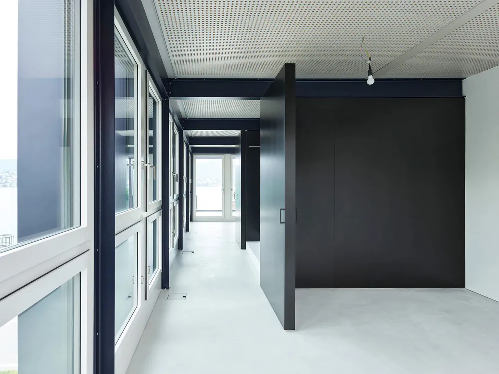 ZAW . Conversion extension of commercial building