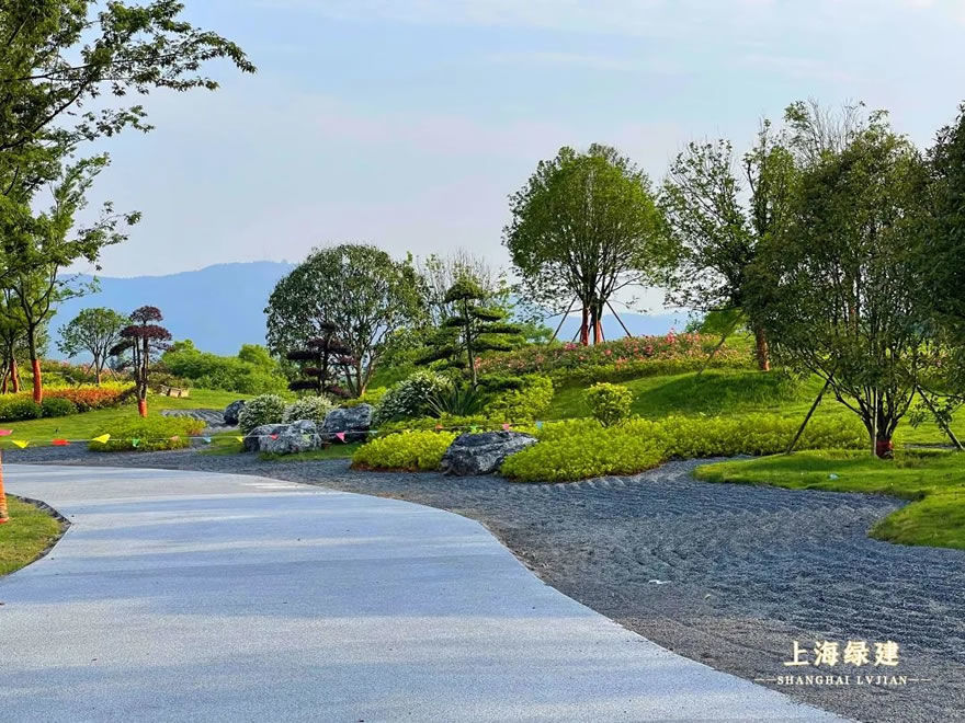 新余市钟灵大道景观提升 | 唯美大气的欧式花海景观