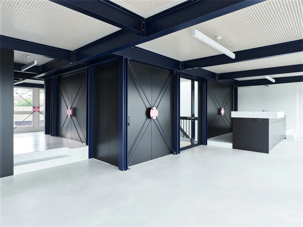 ZAW . Conversion extension of commercial building